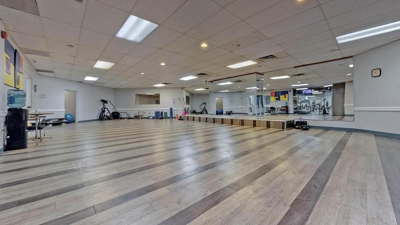 Ramada By Wyndham Arnprior Hotel Ngoại thất bức ảnh