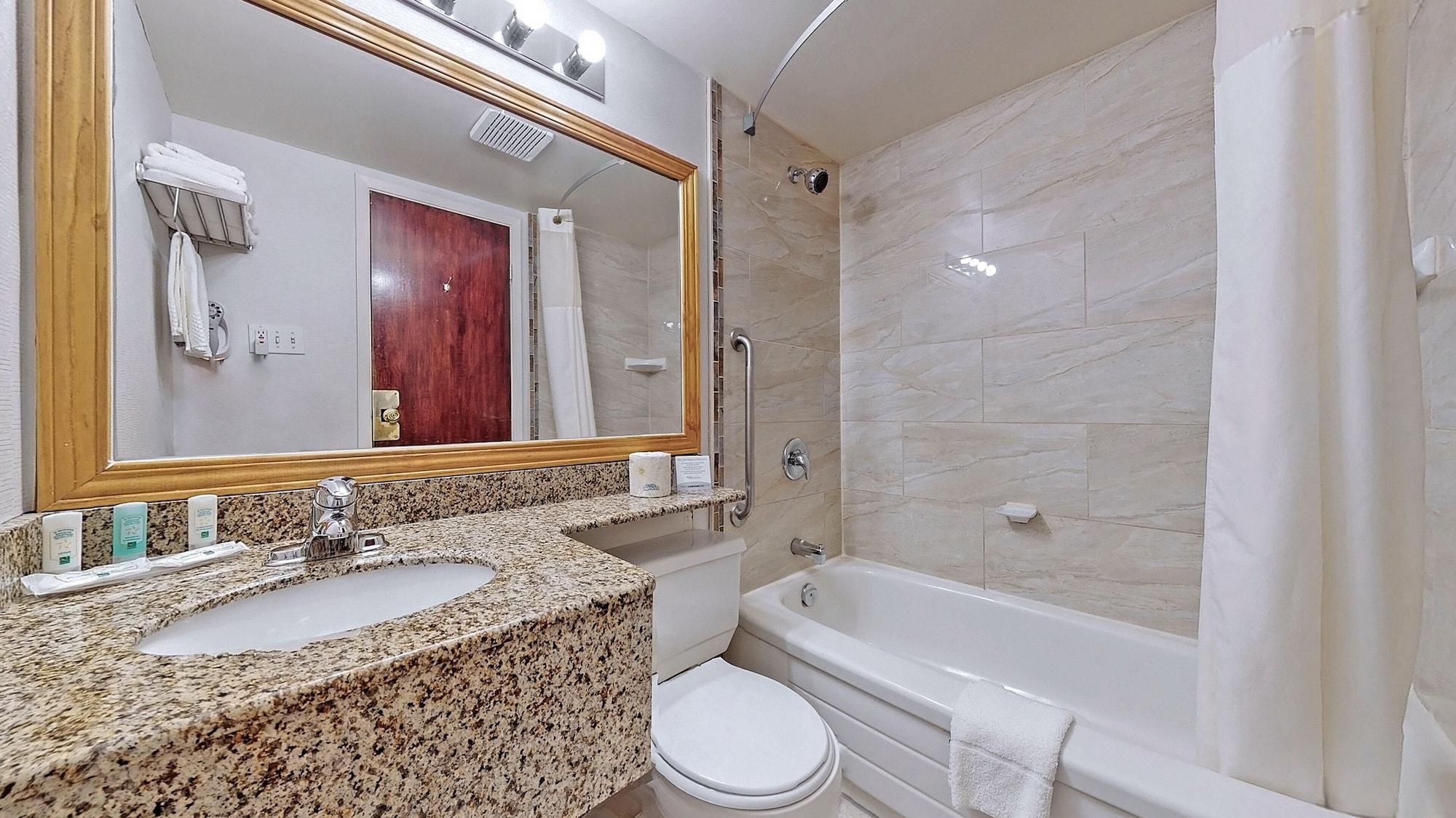 Ramada By Wyndham Arnprior Hotel Ngoại thất bức ảnh
