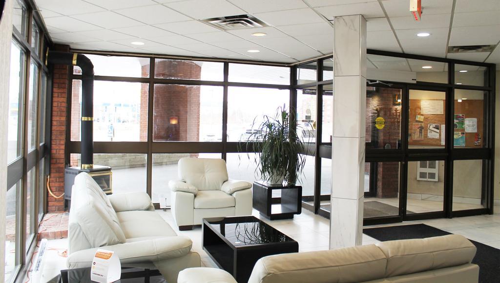 Ramada By Wyndham Arnprior Hotel Ngoại thất bức ảnh