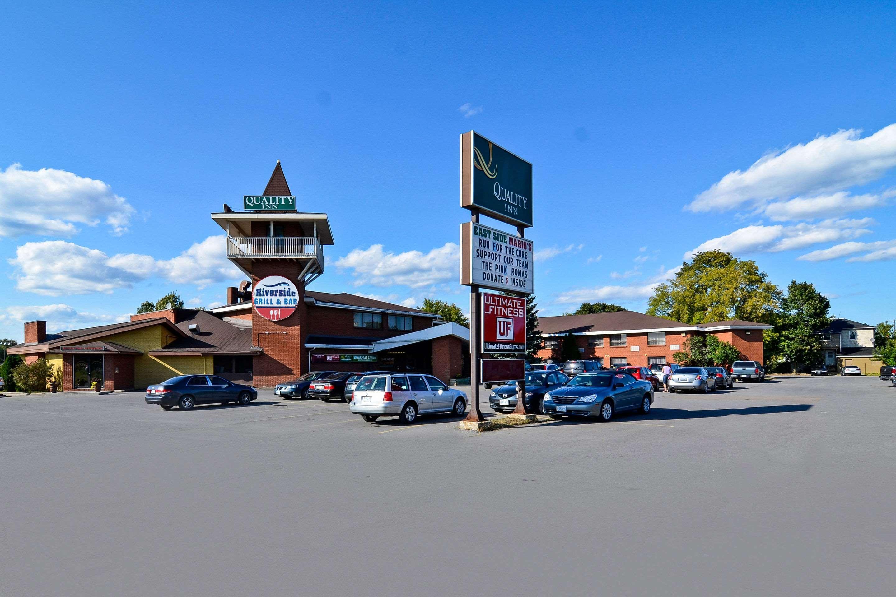 Ramada By Wyndham Arnprior Hotel Ngoại thất bức ảnh
