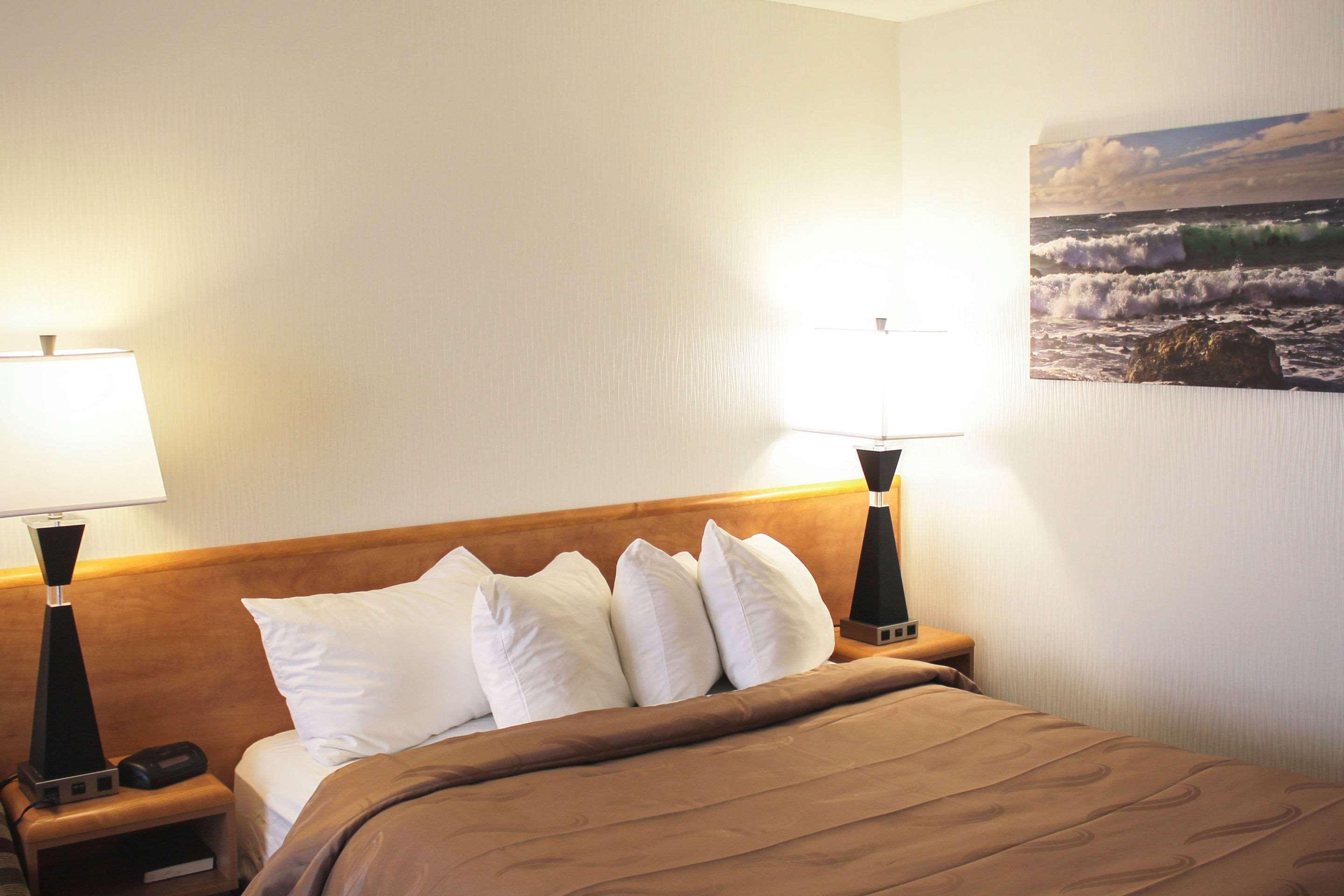 Ramada By Wyndham Arnprior Hotel Ngoại thất bức ảnh