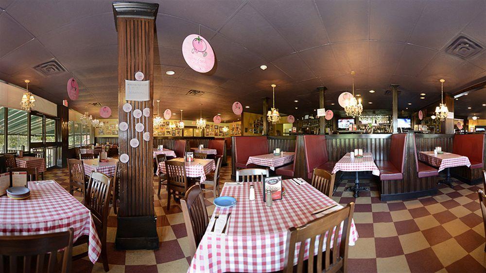Ramada By Wyndham Arnprior Hotel Ngoại thất bức ảnh